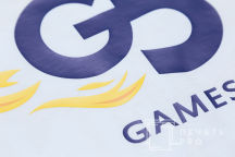 Белые футболки с логотипом «G5»